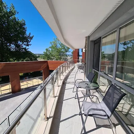 Happy Apartment
