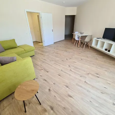 Happy Apartment 4*